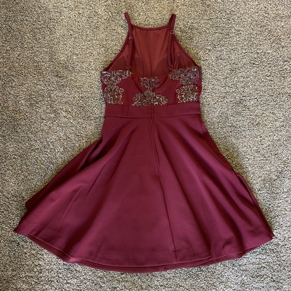 Burgundy dress with pewter sparkles - Picture 3 of 4